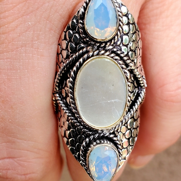 New Mother of Pearl & Milky Opal 925 Silver Statement Ring. - Picture 3 of 16